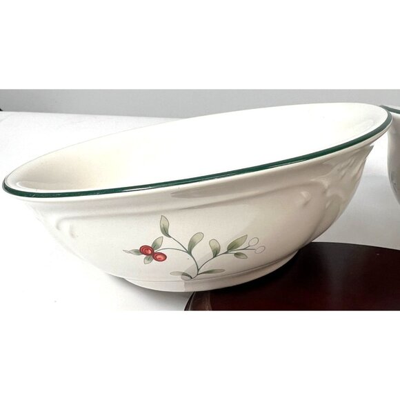 Set Of 2 Mikasa Christmas Holly Berry Porcelain Bowls - Picture 2 of 7